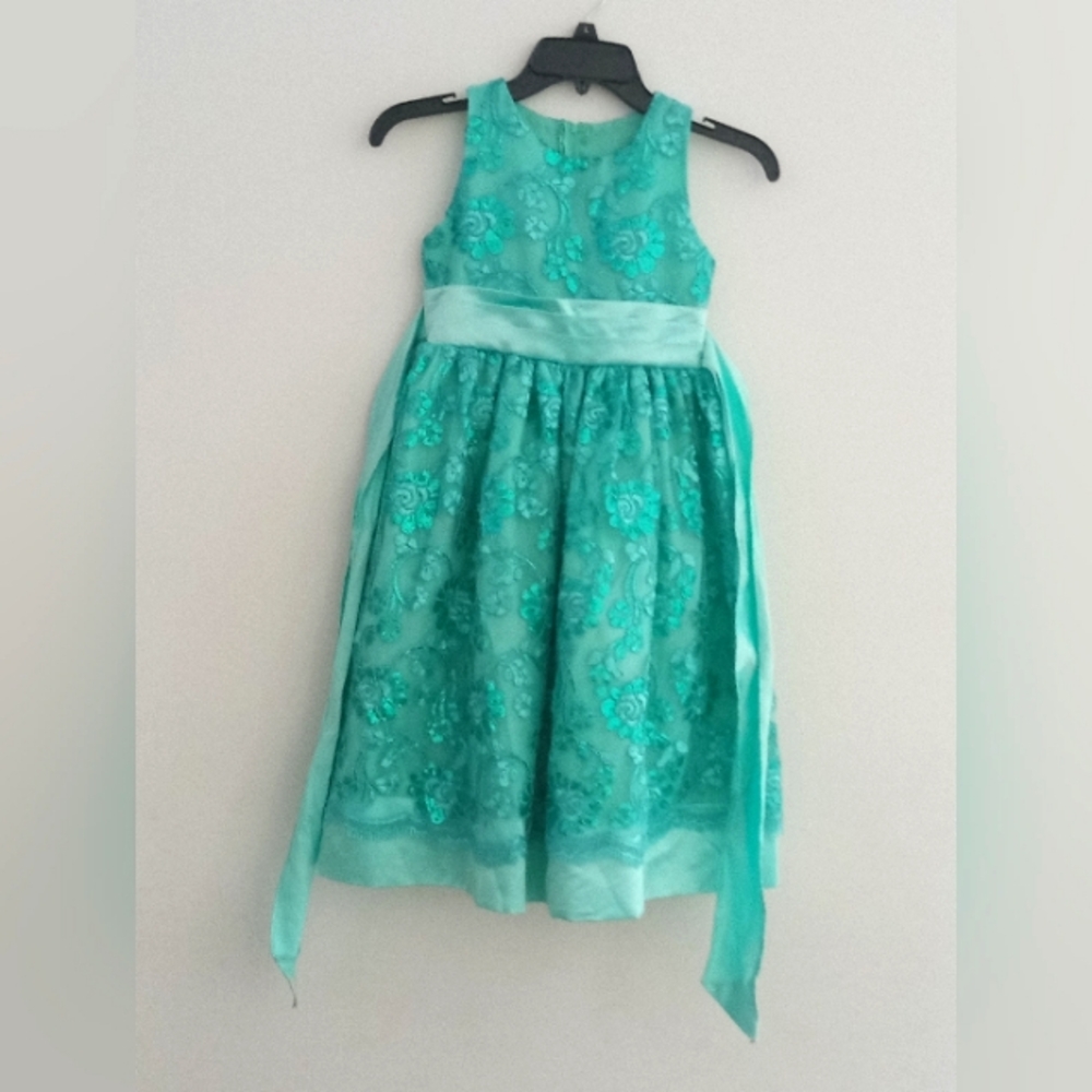 Dress Child Design Lace Pattern w/Tie